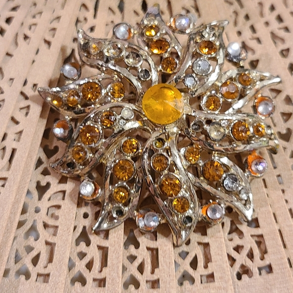 Vintage pin floral brooch jewelry for sale